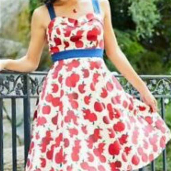 disney dress shop snow white
